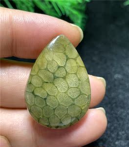 00悠悠我心13766淘宝爱着花花世界【绿色珊瑚玉】水滴耳钩 小吊坠0