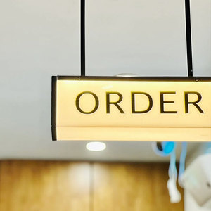 收银吧台前点单ORDER指示标志发光盒子走廊玄关装饰咖啡面包餐厅