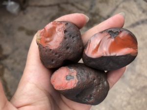 四川大凉山南红玛瑙原石,精品文玩把件数量17件