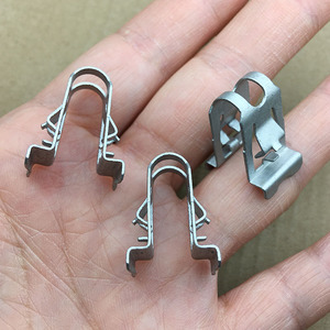 适用奔驰c级c200l后门立柱门柱c柱内饰板金属钢铁固定夹卡扣卡子