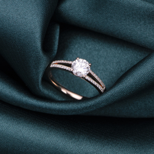 麒遇50分钻石戒指玫瑰金白金黄金钻戒四爪戒托