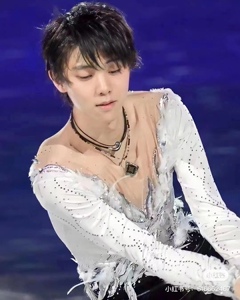 日本phiten法藤羽生结弦吊坠项链 天使羽翼金羽毛翅膀项圈颈环