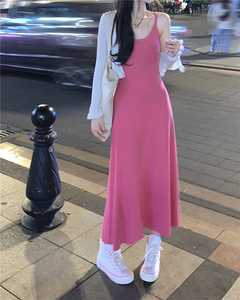 春夏季新款海边长款粉色裙子女装气质吊带连衣裙法式修身针织长裙