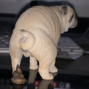 policeuncle巴哥狗狗拉屎拉粑粑手办汽车模型摆件公仔