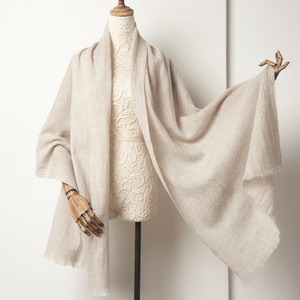 鄂尔多斯市100%纯羊绒披肩围巾两用外搭秋冬季薄款戒指绒丝巾女士