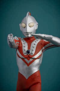 xplus x-plus这个世界根本没有奥特曼 佐菲战斗姿势 你相信光吗