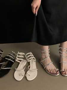 潮牌凉鞋女夏季2024新款法式仙女风蛇形缠绕水钻平底绑带罗马女鞋
