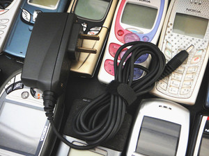 诺基亚6600 7610 8250 8850 8910i 8800 qd充电器 粗圆口原装直充