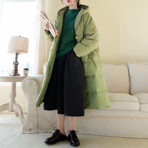 抹茶绿羽绒服女