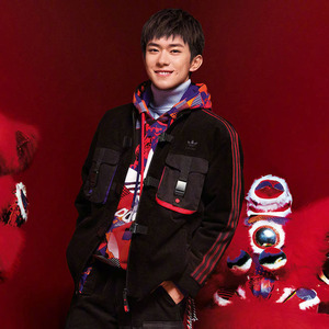 阿迪达斯三叶草男子2021春易烊千玺同款棉服外套 gn5444 gn5445