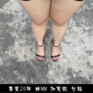 胖妹妹大脚丫黑色高跟鞋防水台加宽加肥简约一字扣带凉鞋女粗跟