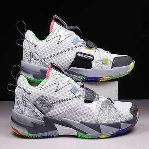 詹姆斯士兵15球鞋