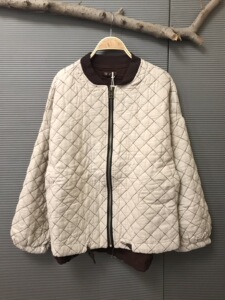 琳娜美衣淘宝2022春款雪蓝衫7021宽松大码女装文艺范前短后长暗格