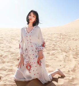 大西北异域风情旅游度假连衣裙夏青海湖大码白色收腰沙漠拍照长裙