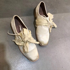 queen2017年新款显瘦修脚丝带单鞋 方头擦色绒面低跟深口系带女鞋