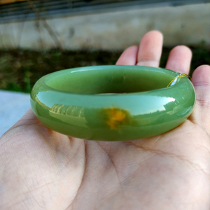 岫岩精品河磨玉手镯玉质细腻光泽析木河磨黄绿肉天然红皮子56口径