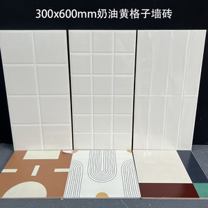 奶油白色格子墙砖300x600厨房卫生间瓷砖厕所浴室奶黄亮面泡水砖