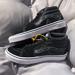 新款万斯学生休闲百搭青春潮流时尚帆布鞋经典黑色春季大码中帮鞋