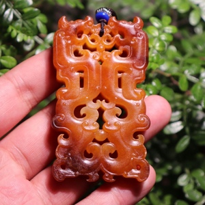 方言一手精美佩戴级新疆和田玉鸽血红沁籽料仿古龙凤牌玉佩挂件o