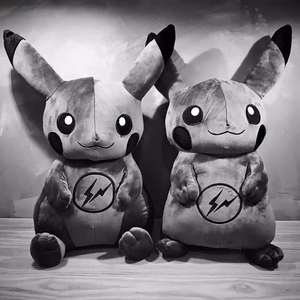 藤原浩闪电联名暗黑皮卡丘公仔fragment pokemon可爱毛绒玩偶女