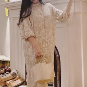 sense神思2022年春夏新款 玫瑰香味儿腰果花 v领中长款通勤连衣裙