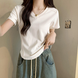夏季v领正肩短袖t恤女设计感修身纯色基础款不规则露锁骨短款上衣