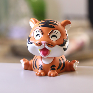 小虎牙老虎摇头车载摆件 公仔工艺品卡通可爱 创意虎年吉祥物礼品