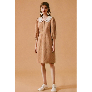 【费】娃娃领修身格子连衣裙春装2022新款芳草芬菲品牌折扣女装