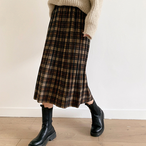 咖色格子半身裙中长