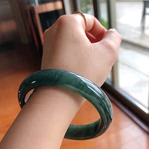 61圈口翡翠手镯