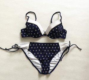 比基尼带钢圈大胸