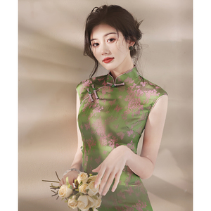 新中式绿色旗袍女中国风年轻款高端复古气质改良日常走秀演出长款