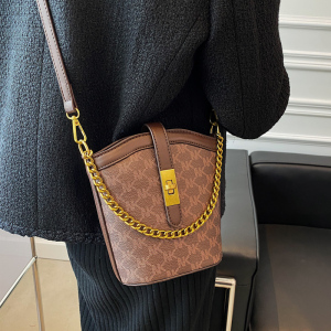 mk da官网轻奢高级感包包女水桶包女真皮2022新款时尚链条斜挎包