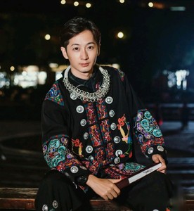 新款贵州广西苗族服装男套装秋冬款土家族湘西舞台演出服旅拍摄影