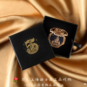 上海迪士尼代五周年黑金限量徽章达城堡卡通徽章交换纪念品收藏品