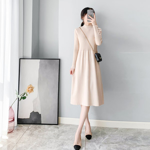 米色连衣裙秋冬高领