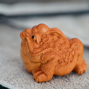 pengwode10淘宝崖柏木雕招财蟾蜍手把件茶宠车载摆件实木质金蟾动物