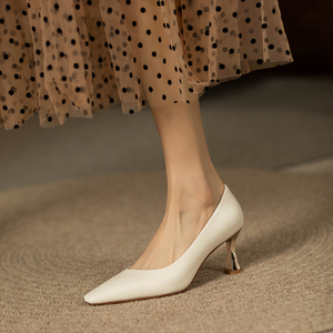 斜口中跟鞋女