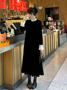 赫本风小黑裙女秋冬设计感小众宫廷高级感蕾丝拼接黑色丝绒连衣裙