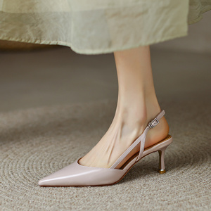 2022年夏季新款性感漆皮包头凉鞋女细跟后空一字带尖头小跟高跟鞋