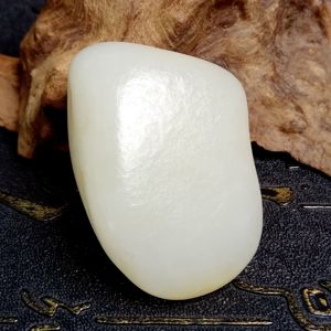 羊脂玉白玉籽料原石 一级白新疆和田玉原石吊坠油疙瘩精品高货