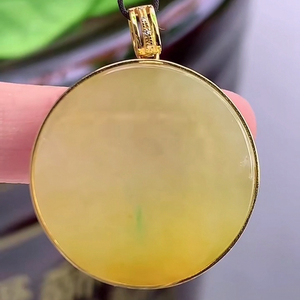 缅甸新款18k镶嵌冰种全黄色黄翡圆形素面无事牌吊坠鉴定a翡翠挂坠