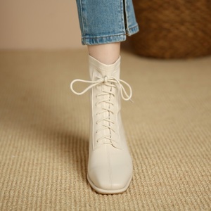 系带瘦瘦靴女米白色短靴2022秋冬新款韩版方头粗跟中高跟短筒靴子