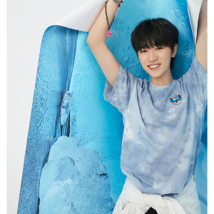 时代少年团tnt韩都衣舍宋亚轩同款蓝色扎染t恤短袖宽松上衣刺绣