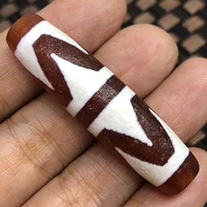 拍卖藏传红色虎牙钙化老天珠吊坠项坠饰品男女保真玛瑙挂件送挂绳