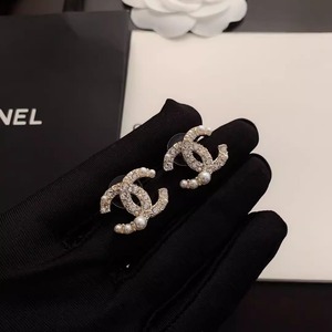 法国直邮香奈儿Chanel耳钉 2024新款双C字母镶嵌大小珍珠水钻耳环