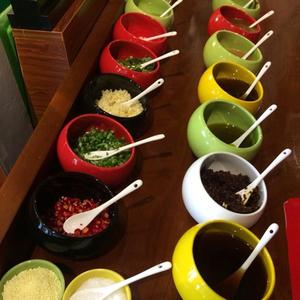 彩色斜口碗陶瓷沙拉酱料碗陶瓷大碗小料碗自助火锅店调料台蘸料碗