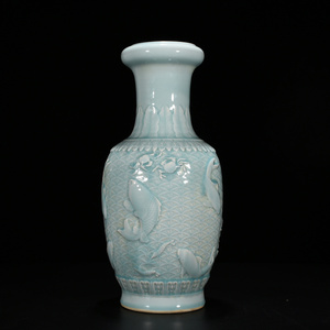 古玩古董景德镇瓷器陶瓷 大清雍正年制粉青釉雕刻鱼虾河蟹纹花瓶