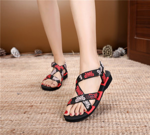 越南平仙凉鞋女夏季休闲时尚户外运动平跟韩版防滑橡胶耐磨沙滩鞋