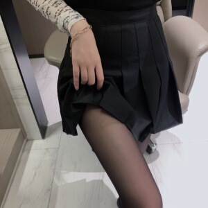 秋冬黑色ins高腰百褶裙超短裙 超薄款字母黑丝袜假透肉两件套装女